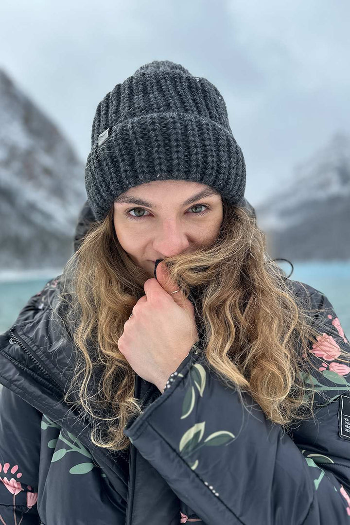 ROSA – Zimowa Kurtka z Subtelnym Kwiatowym Wzorem