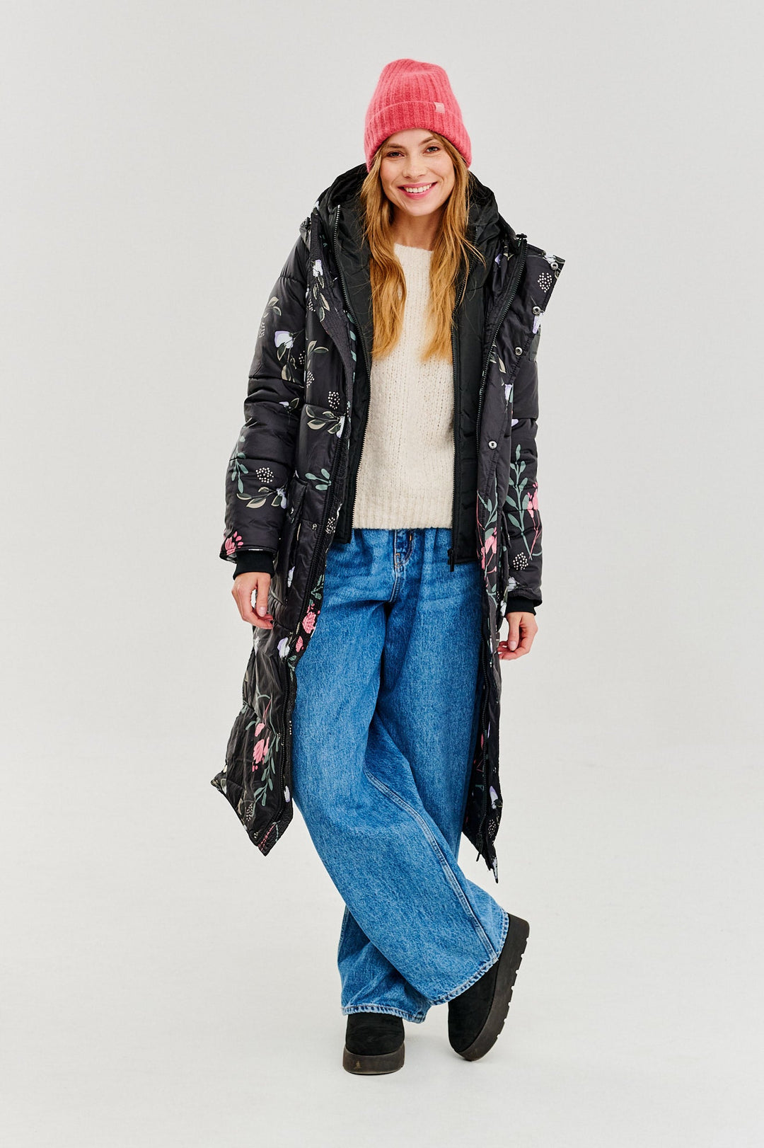 ROSA – Zimowa Kurtka z Subtelnym Kwiatowym Wzorem