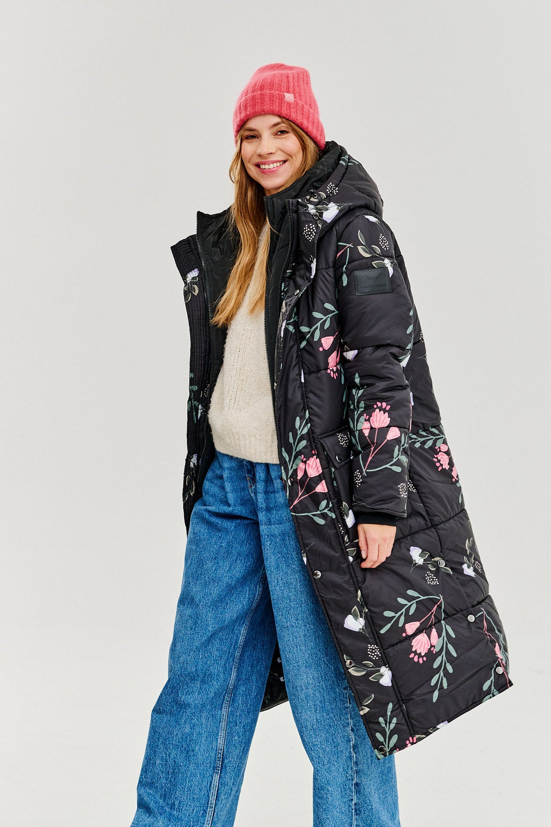 ROSA – Zimowa Kurtka z Subtelnym Kwiatowym Wzorem
